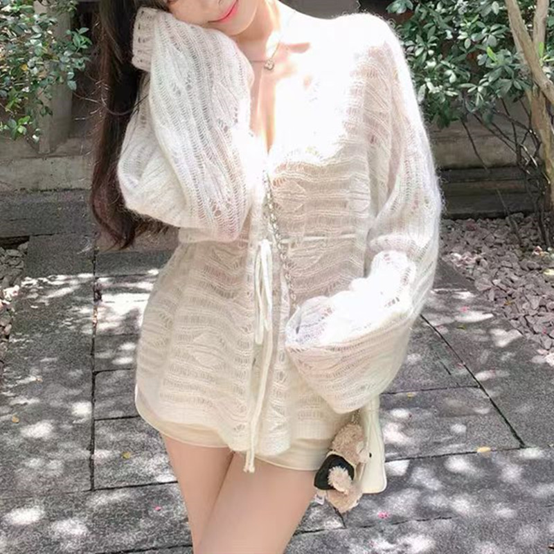 「ゆるく羽織って、きゅっと魅せる。」 透かし編みニットカーディガン