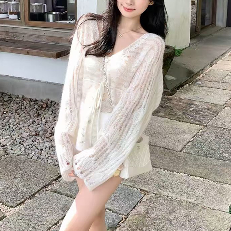 「ゆるく羽織って、きゅっと魅せる。」 透かし編みニットカーディガン